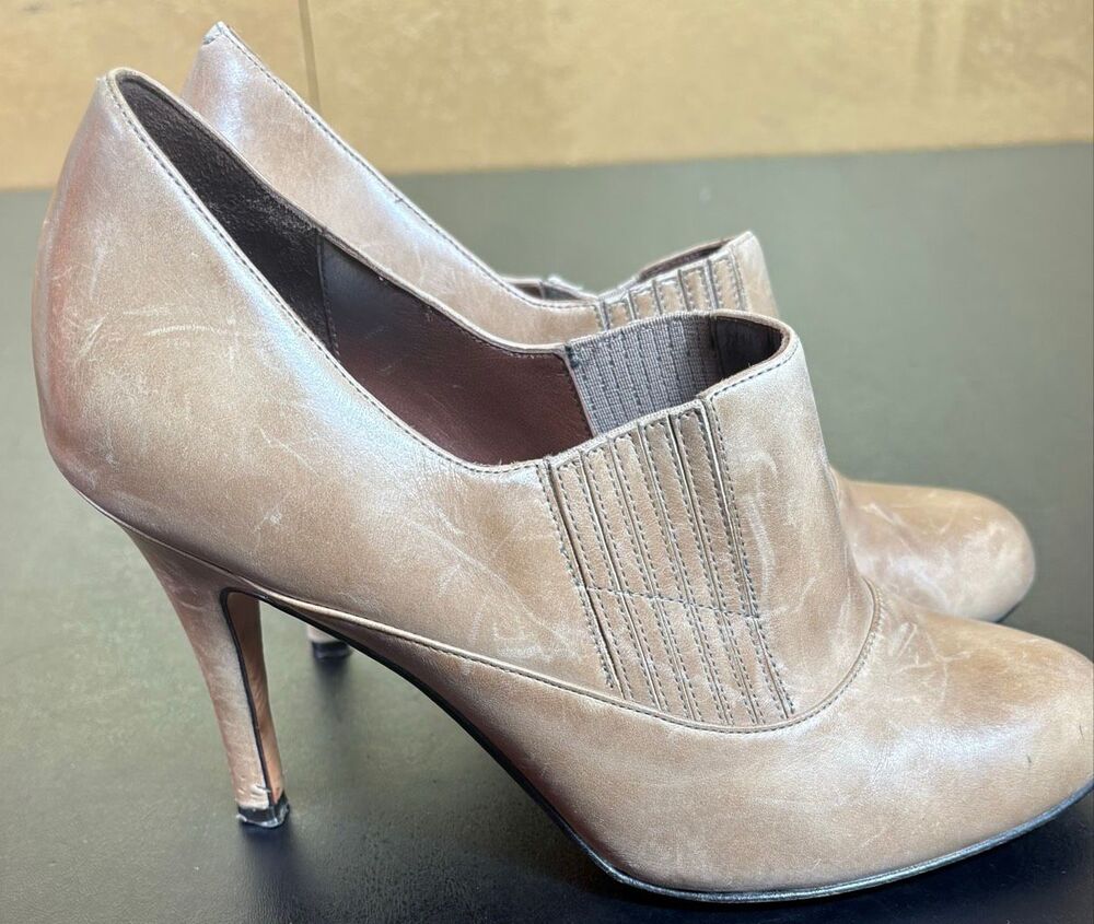 Cole Haan woman’s NikeAir Brown Leather Heeled Ankle Booties Size 8.5